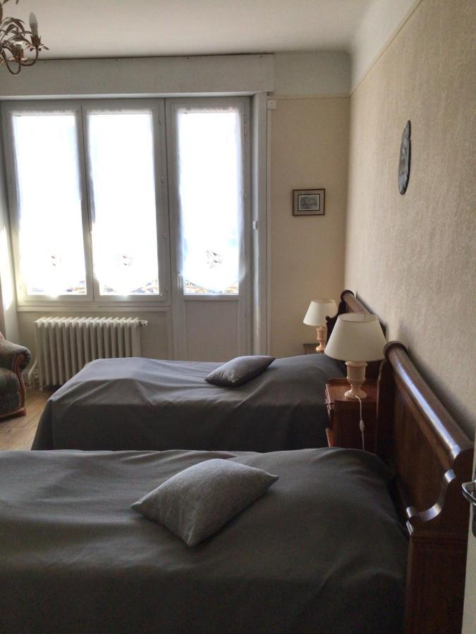 Les Glycines Vic-sur-Cere