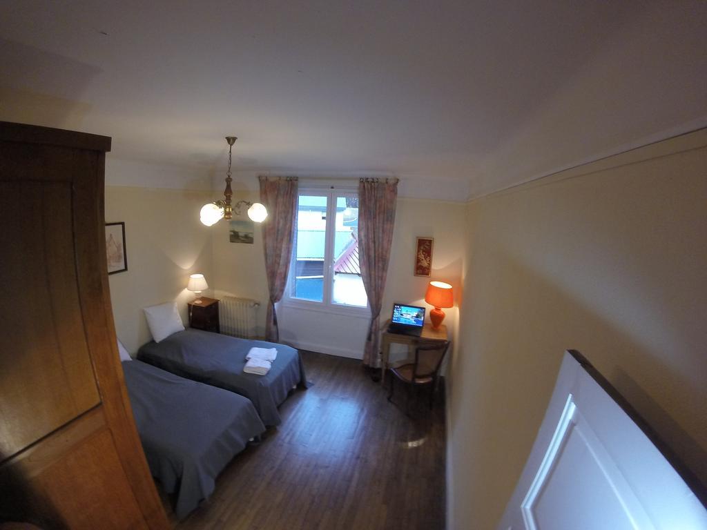Les Glycines Apartment *